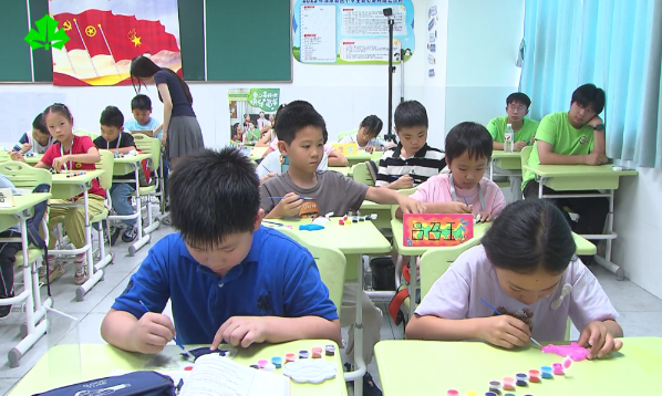 大学生邂逅小朋友 专业特色融入爱心暑托班