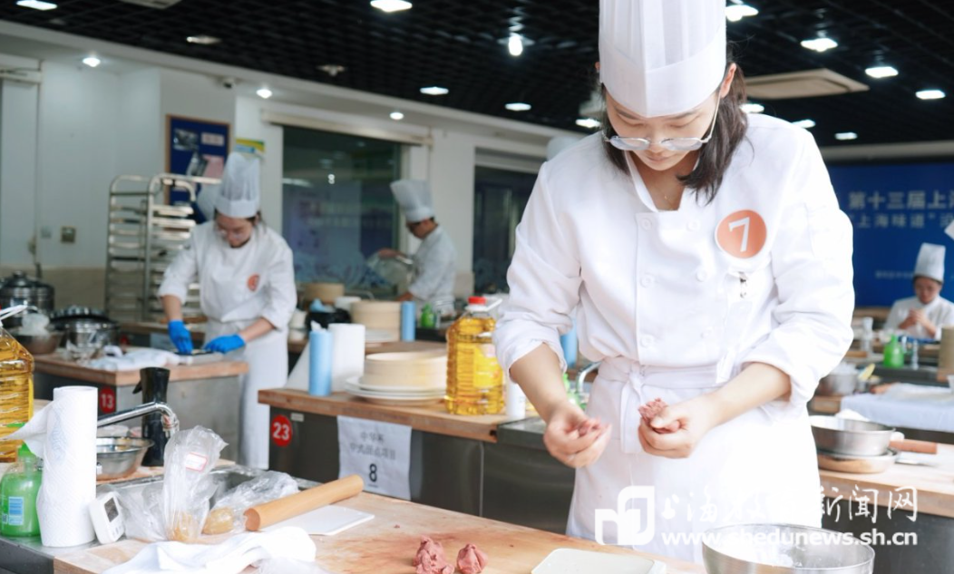 “国潮”面点竞匠心、沪宁协同传美味！“中华杯”中式面点专项赛在曹杨职校举办