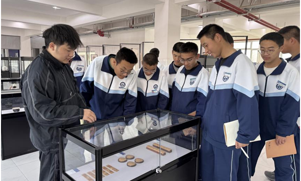 沪喀情深润边疆,上海工艺美术职业学院非遗进校园活动点亮喀什