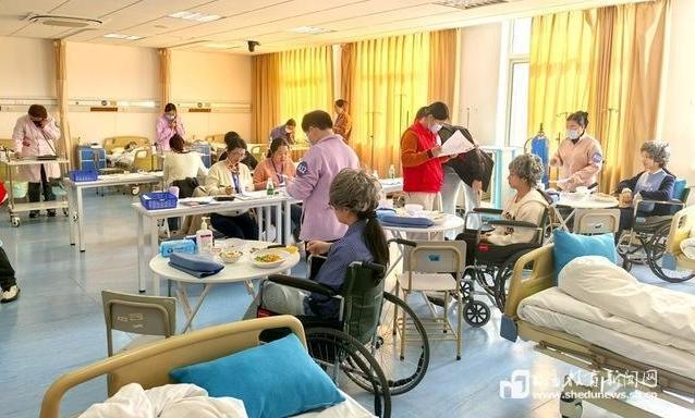 为“老有所护”注入新动能:长期照护师在上海健康医学院开考