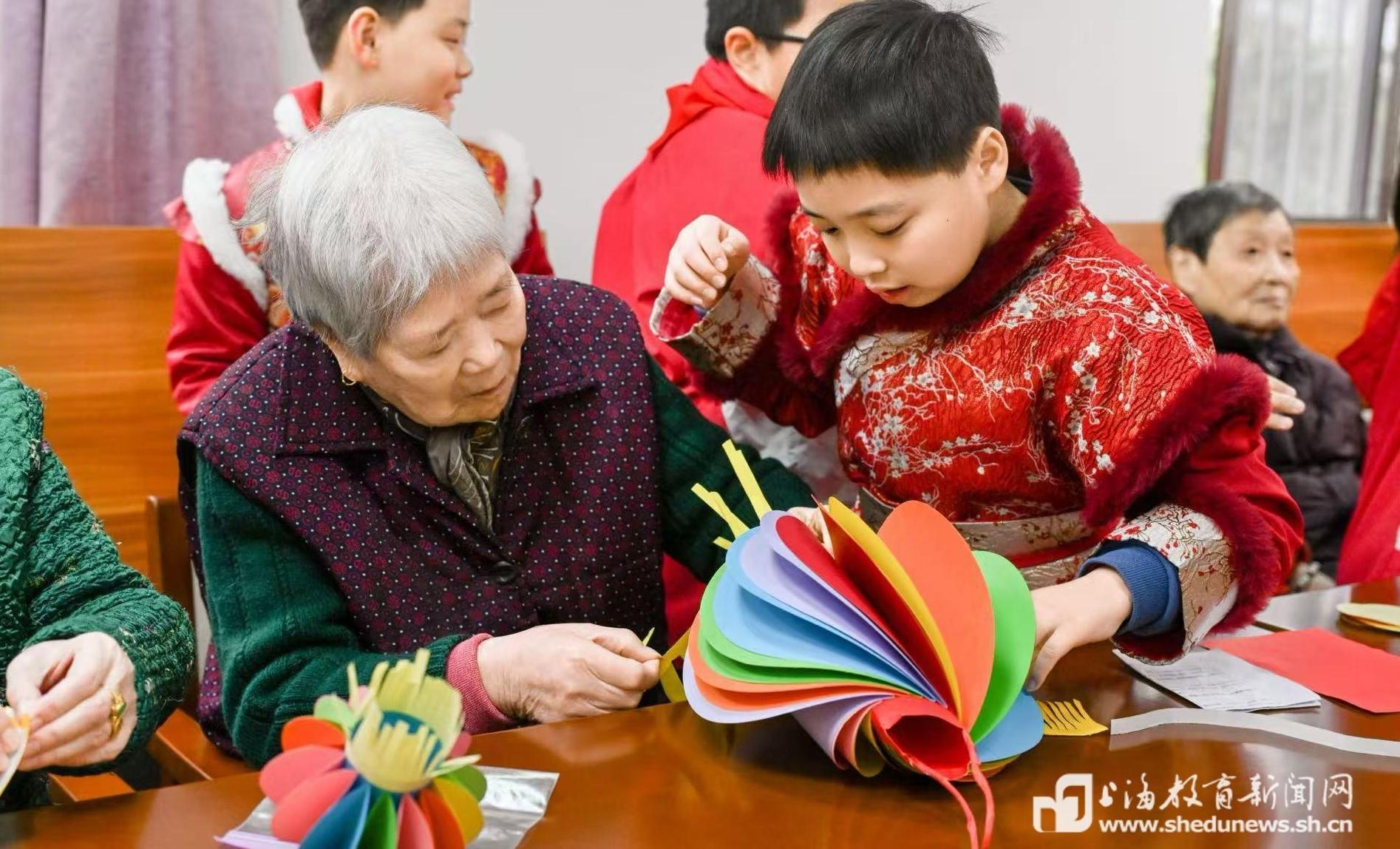 杨浦各校开展多彩活动，让雷锋精神润泽少年心田