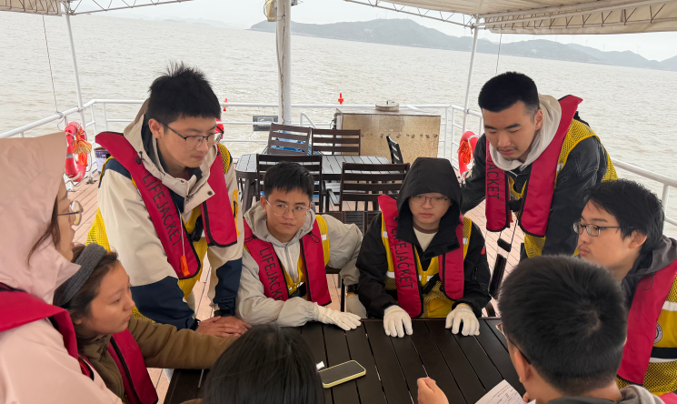 世界地球日里的蓝色实践，这群大学生象山探秘海洋生物多样性