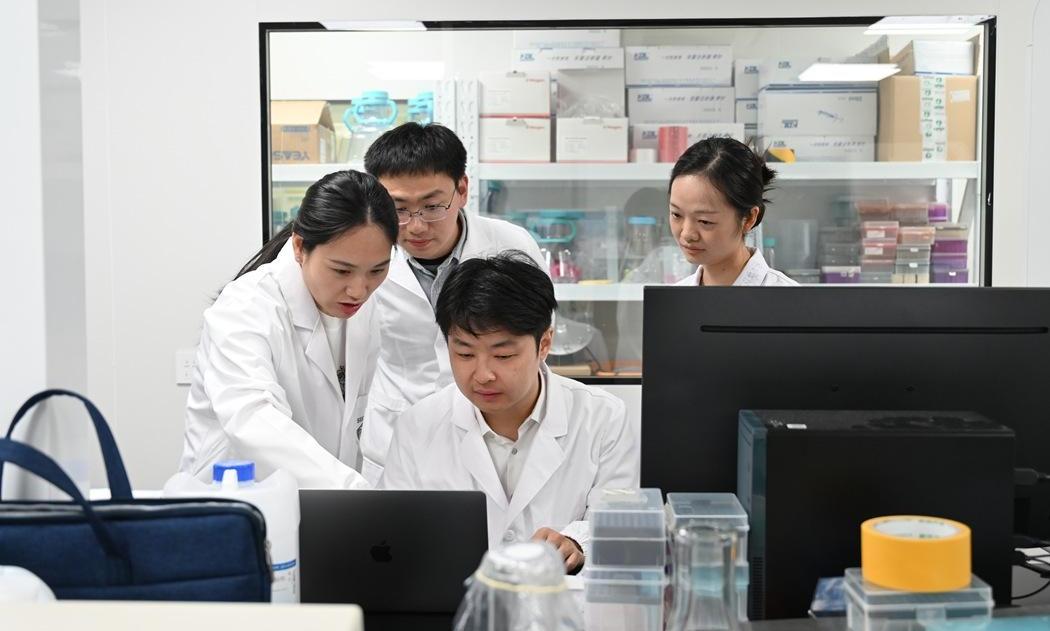 雾化吸入就能防流感？上海传研院成果转化落地，广谱中和抗体破解流感变异防控难题