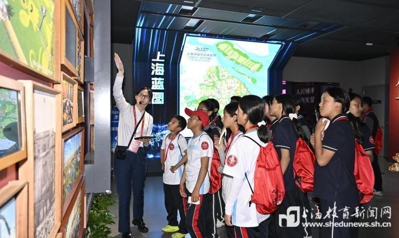 沪藏师生同走滨江路,“行走的思政课”打动人心