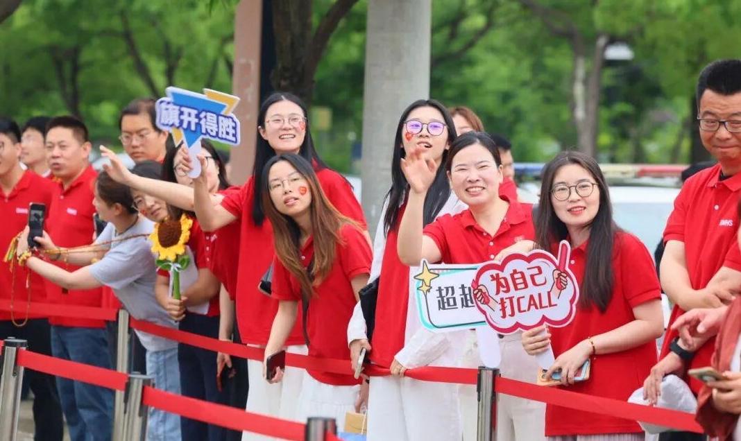高考首日！一幅幅暖心图景在此定格