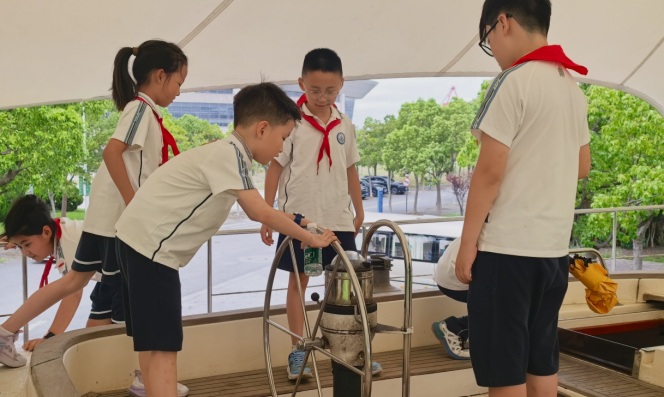 “育”见深蓝,临港航运文化实践月主题研学活动在上海海事大学启动