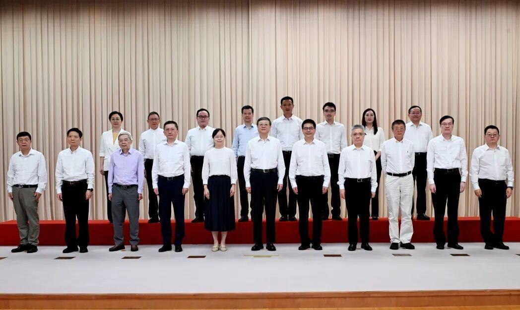 教师节到来之际,陈吉宁朱忠明与上海市优秀教师代表座谈