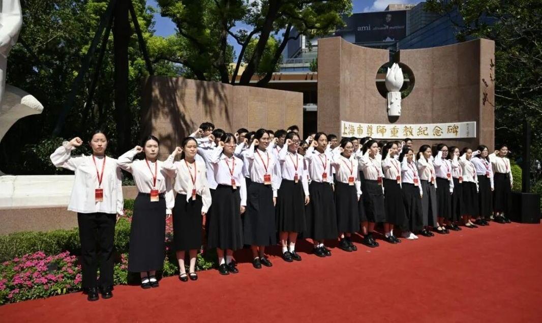 尊师重教纪念碑修缮揭幕!《问道于漪》新书首发