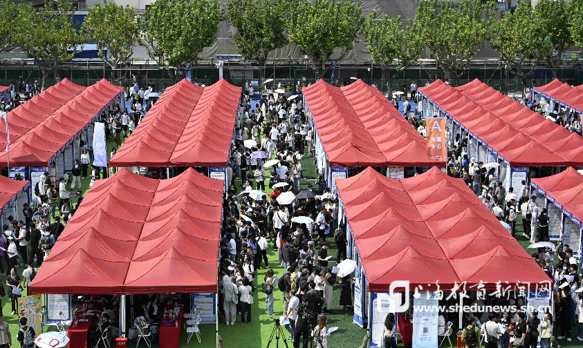 近千家企业、三万多岗位……上海启动2027届高校毕业生秋季校园招聘会,护航高质量充分就业